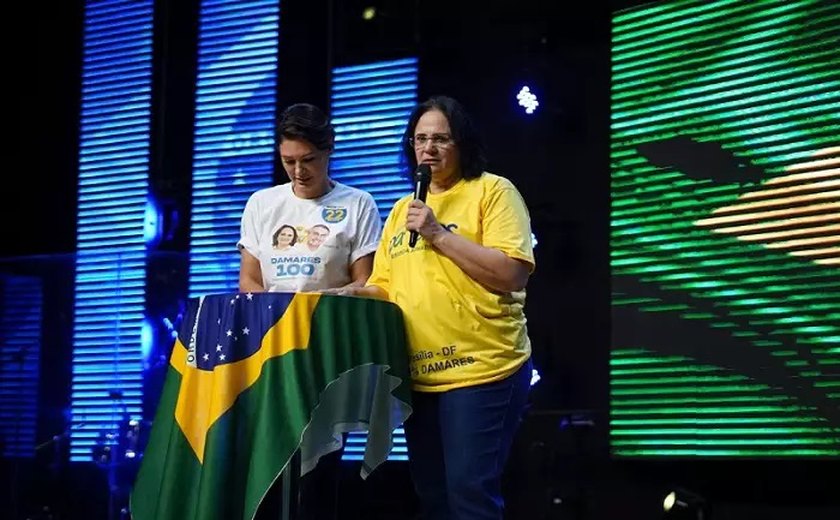 Damares, apoiada por Michelle, vence candidata de Bolsonaro