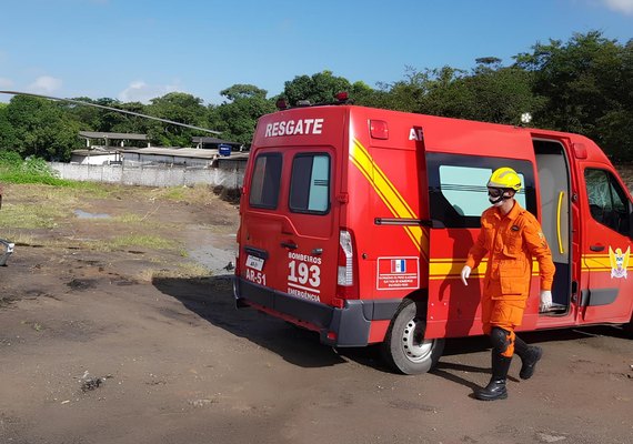 Bombeiros resgatam idoso que caiu em cisterna com dois metros de profundidade