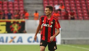 Flamengo acerta com Sport a contratação do lateral-esquerdo Renê