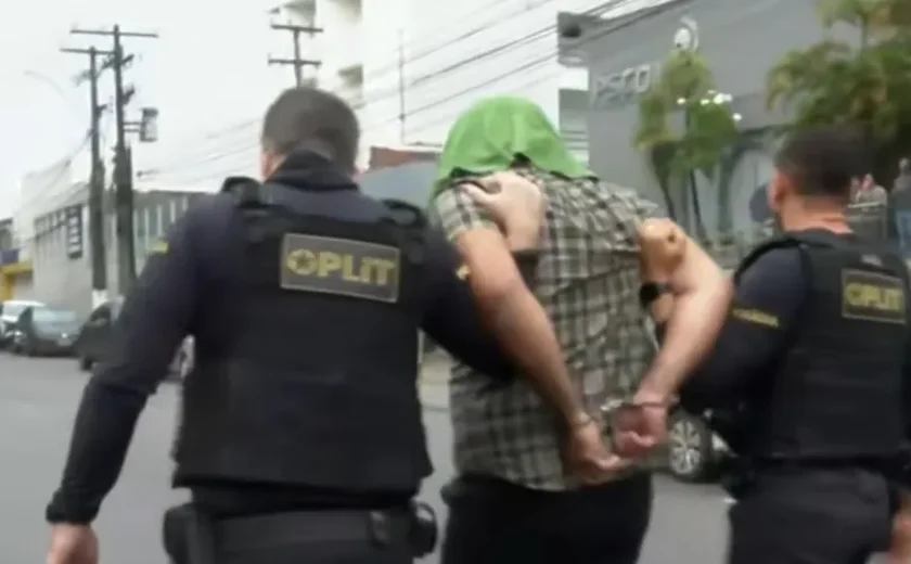Preso homem investigado por ataque a motorista de aplicativo; polícia encontra arsenal em residência