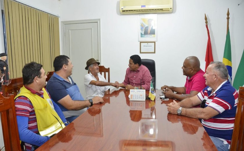 Prefeito recebe presidente da Casal para anunciar água encanada na zona rural