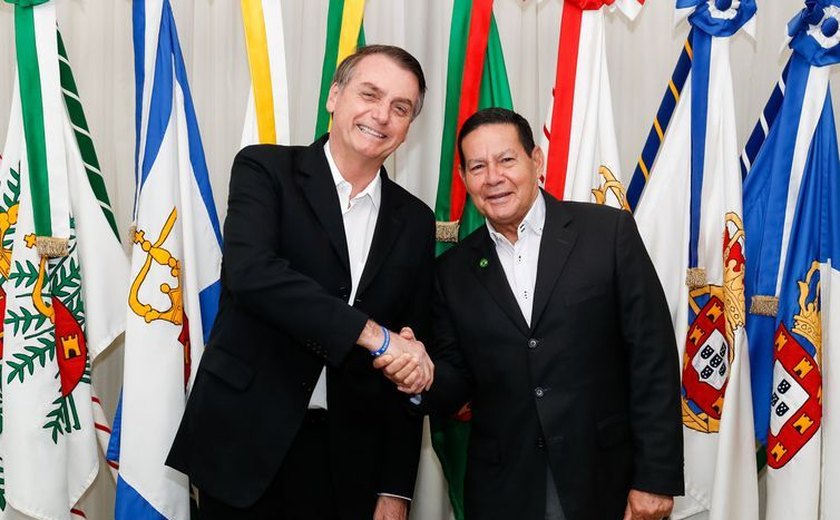 Bolsonaro critica Mourão e diz que ele 'por vezes atrapalha'