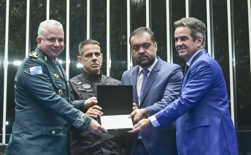 Congresso homenageia policiais mortos durante a Operação Contenção