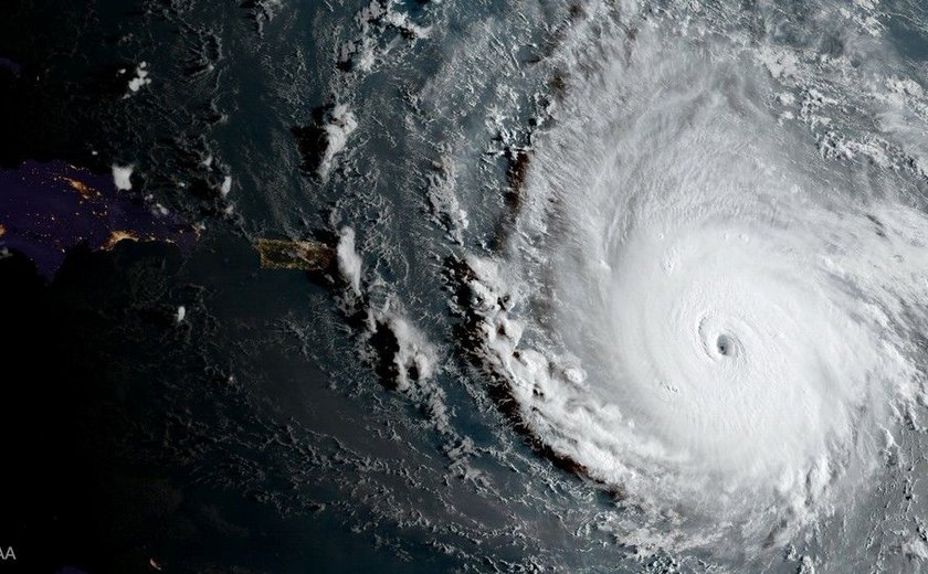 Uma das tempestades mais fortes do século, furacão Irma atinge o Caribe