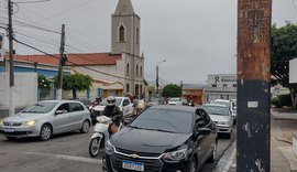 Incêndio atinge estrutura de igreja em Arapiraca