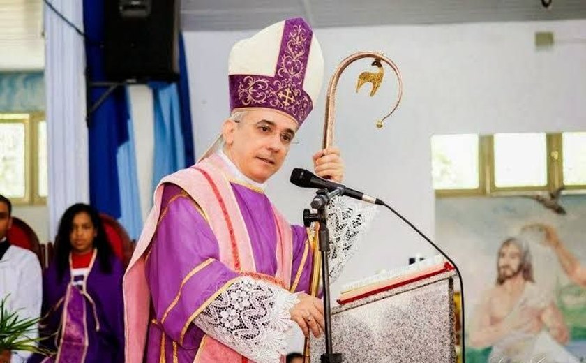 Bispo de Palmares, dom Henrique Soares é internado com crise respiratória