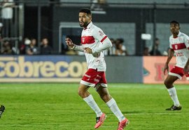 Patrick de Lucca deixa jogo com dores e retorna a Maceió para exames pelo CRB