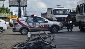 Ciclista é atropelado por caminhão e morre na Avenida Menino Marcelo