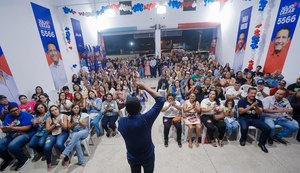 Júlio fala com profissionais da Assistência e defende mais recursos para o SUAS e criação da Creche do Idoso