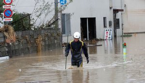 Tufão Hagibis causa alagamento em mais de 12 mil residências no Japão