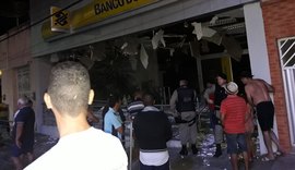 Bandidos explodem e deixam agência bancária destruída em Paulo Jacinto