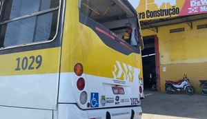 Engavetamento entre dois ônibus e três carros é registrado no Barro Duro