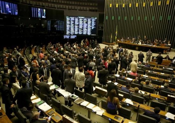 Câmara inicia semana com pauta trancada por 10 medidas provisórias