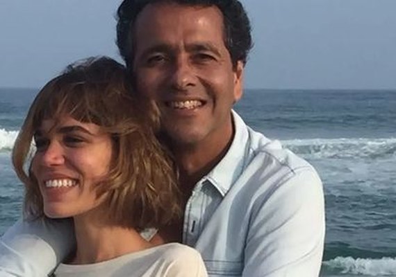 'Os Dias Eram Assim': Abandonado, Toni transa com Maria na praia