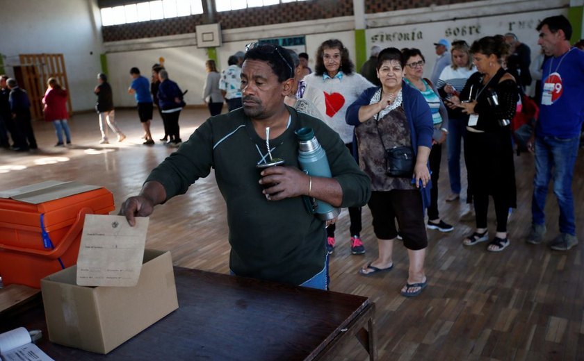 Corte eleitoral do Uruguai adia resultado das eleições presidenciais