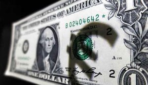 Dólar fecha em alta nesta quarta, mas segue abaixo de R$ 3,10