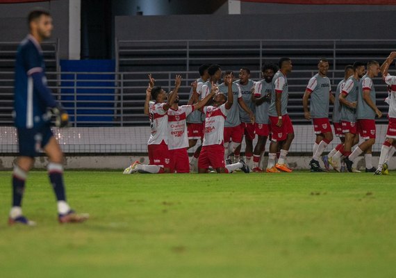 Com golaço de Anselmo Ramon, CRB vence Santa Cruz pelo Nordestão