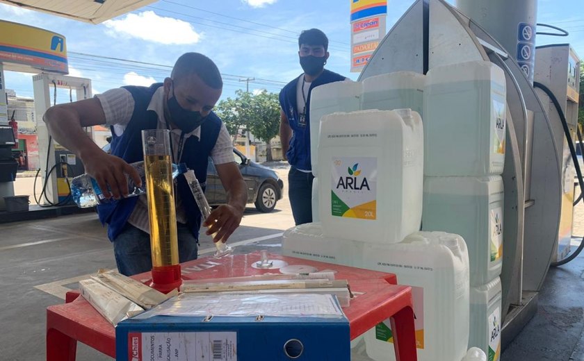 Postos de combustíveis são fiscalizados em Alagoas durante operação integrada