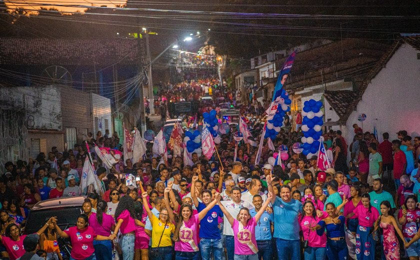 Thais reúne multidão e faz a maior caminhada da história do Pilar