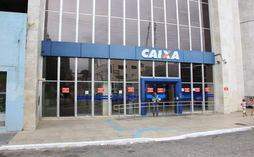 Servidores estaduais reclamam de 'imposição' da Caixa durante recadastramento