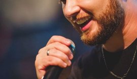 Cantor Conrado é extubado e apresenta quadro clínico estável: 'Encontra-se lúcido'