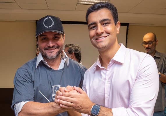 “Venha conhecer o azul de mar mais bonito do mundo”, diz ministro do Turismo, Celso Sabino