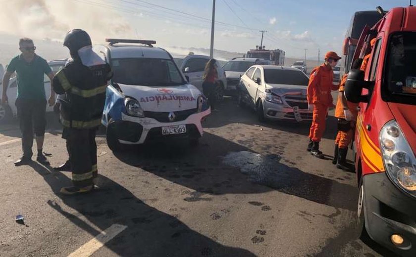 Queima de cana de açúcar afeta visibilidade e 10 veículos ficam engavetados na AL-220