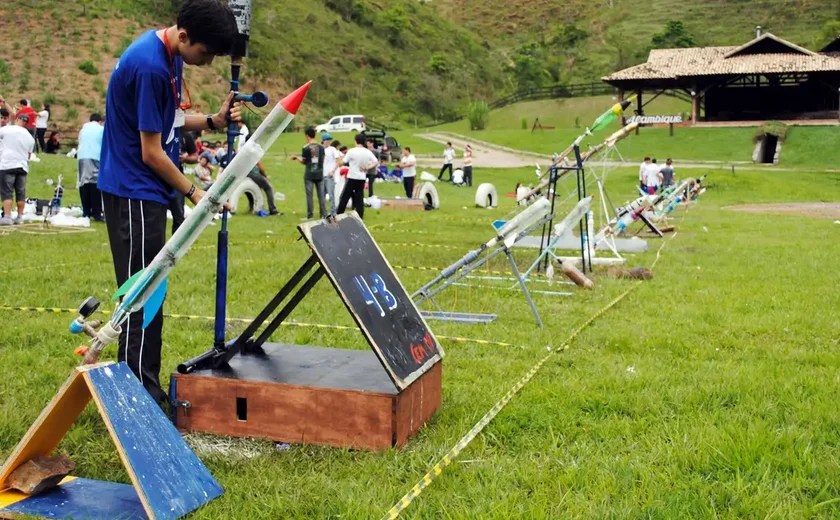 Estudantes de todo o país participam da Jornada de Foguetes 2026