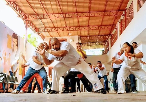 Trajetória de mais de três décadas transforma vidas por meio da capoeira em Alagoas