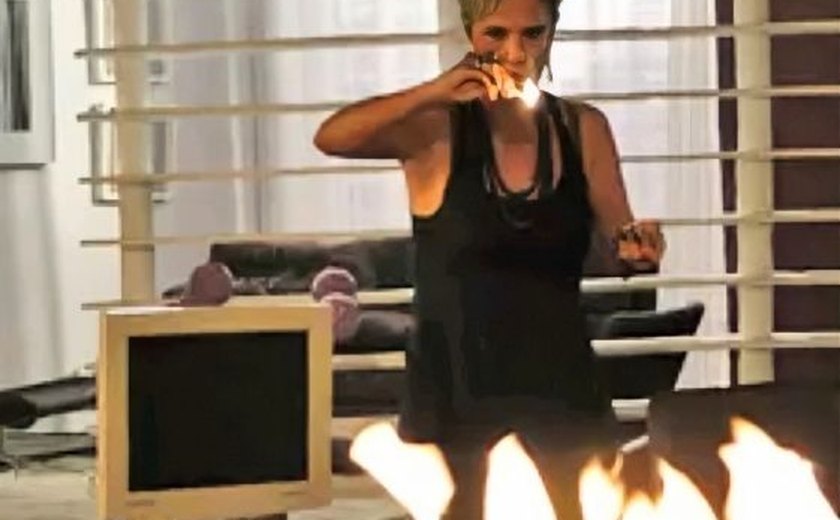 Luísa fica descontrolada e decide derramar gasolina e queimar a agência