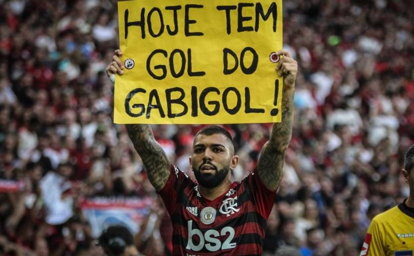 Flamengo domina Palmeiras, faz 3x0 e reassume liderança do Brasileirão