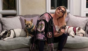 Covid-19: Lady Gaga e outros famosos fazem apelo para que pessoas fiquem em casa