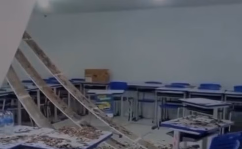 Em Pilar, forro de sala desaba durante votação