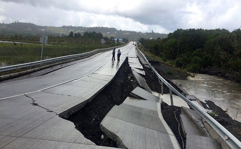 Terremoto de magnitude 7,7 atinge o Chile e destrói estradas