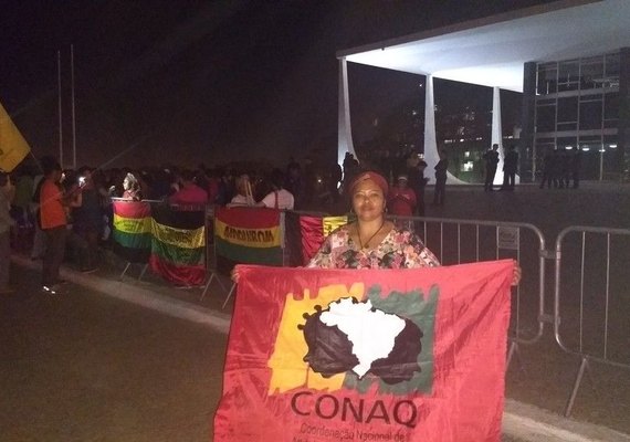 Indígenas e quilombolas fazem vigília em frente ao STF, em Brasília
