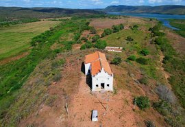 Assombrações e milagres em igreja à beira do Velho Chico