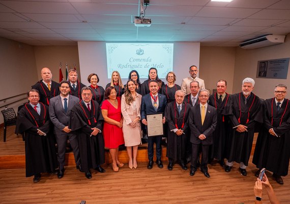 Governador Paulo Dantas é agraciado com a comenda Rodriguêz de Melo, do MP/AL