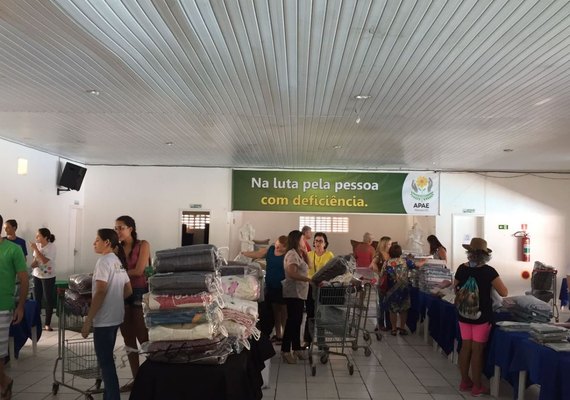 Bazar MMartan destina renda para APAE no Clube dos Sargentos