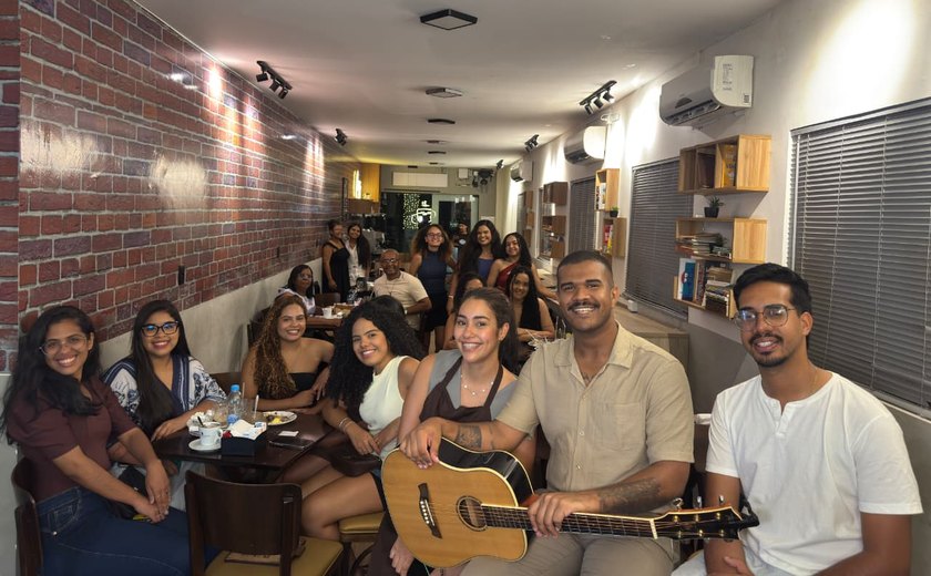 Lucas Cupertino se apresenta em Maceió nos dias 18 e 19 com a mini tour 'Estações'