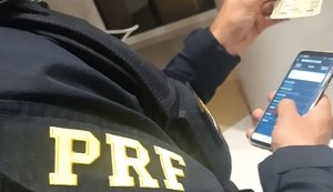 PRF prende duas pessoas por entregar veículo a pessoa não habilitada