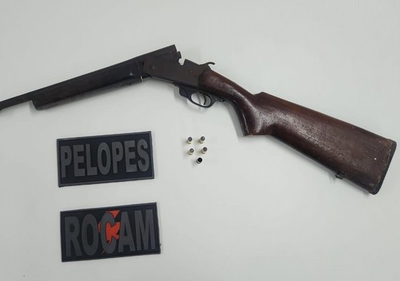 PM prende dois homens e apreende arma em Arapiraca e Santana do Ipanema