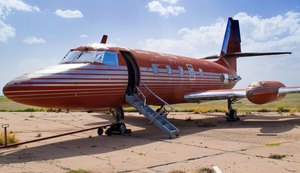 Avião que pertenceu ao cantor Elvis Presley é leiloado por R$ 1,4 milhão