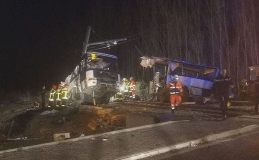 Colisão entre trem e ônibus escolar na França deixa quatro mortos e 19 feridos
