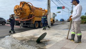 Operação Línguas Sujas flagra transbordo de esgoto da BRK em galeria de águas pluviais na Jatiúca