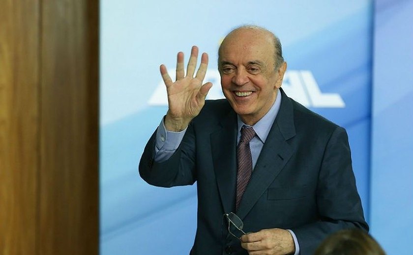 José Serra pede demissão do Itamaraty por problemas de saúde