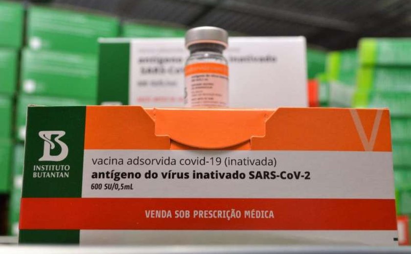 Lote com 33.920 mil doses da vacina CoronaVac para crianças chega a AL