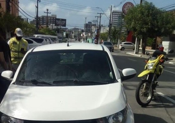 Ronda no Bairro prende condutor por embriaguez ao volante na Jatiúca