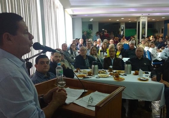 Governo de Bolsonaro acabaria com 13º