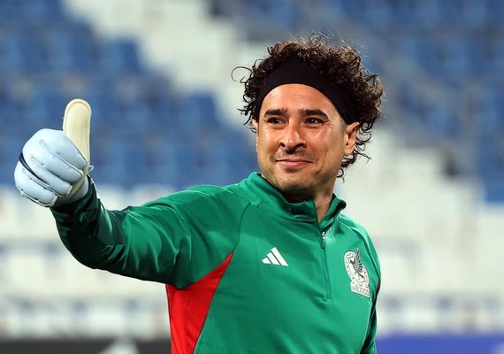 Entenda por que goleiro Ochoa, ex de Dulce María, é considerado 'Mariah Carey das Copas'
