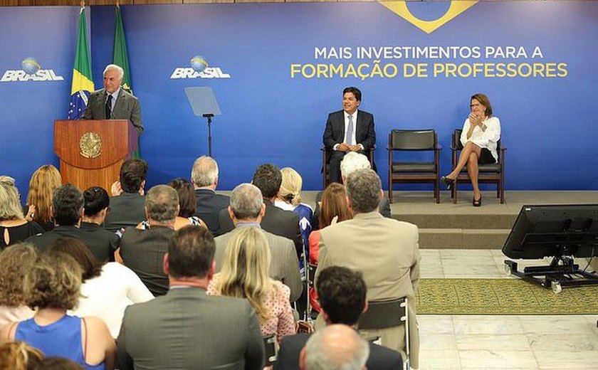 MEC vai investir R$ 1 bilhão em programas de formação de professores